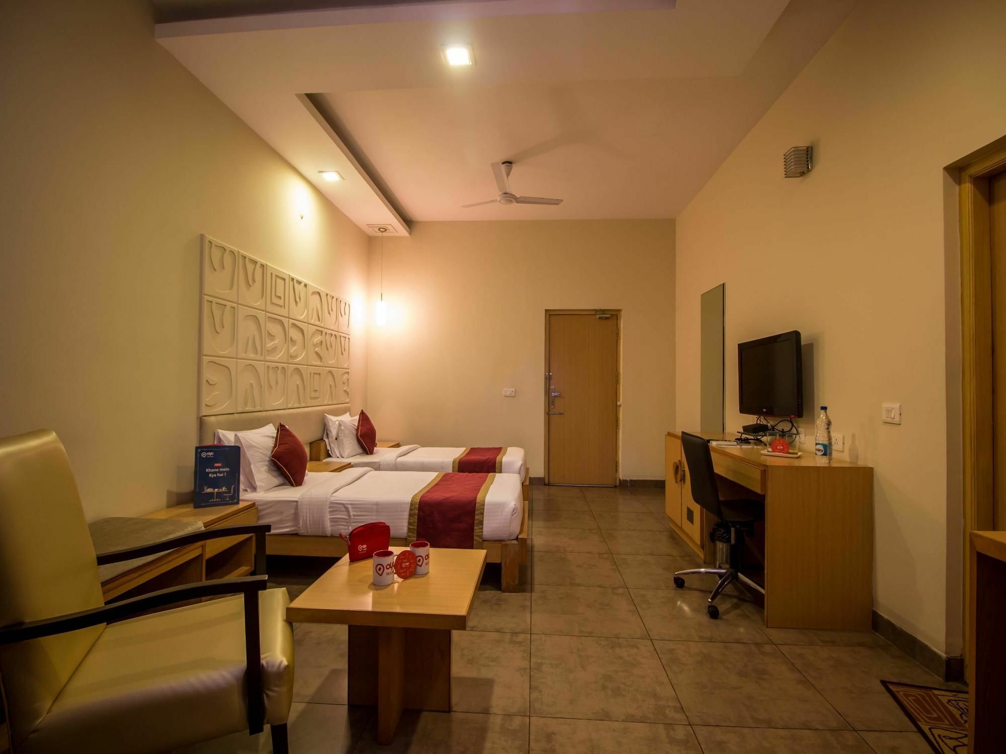 Oyo Apartments Rk Beach Road Visakhapatnam Exterior photo