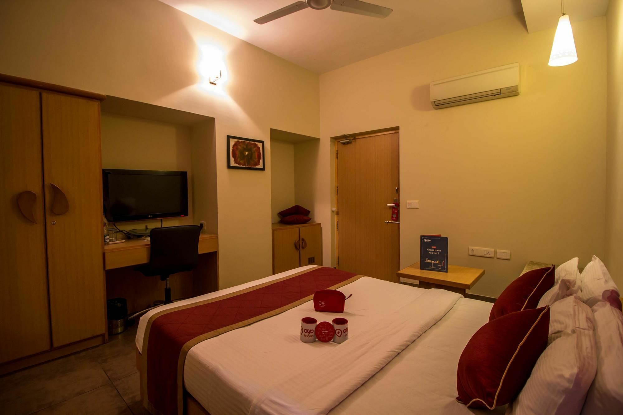 Oyo Apartments Rk Beach Road Visakhapatnam Exterior photo