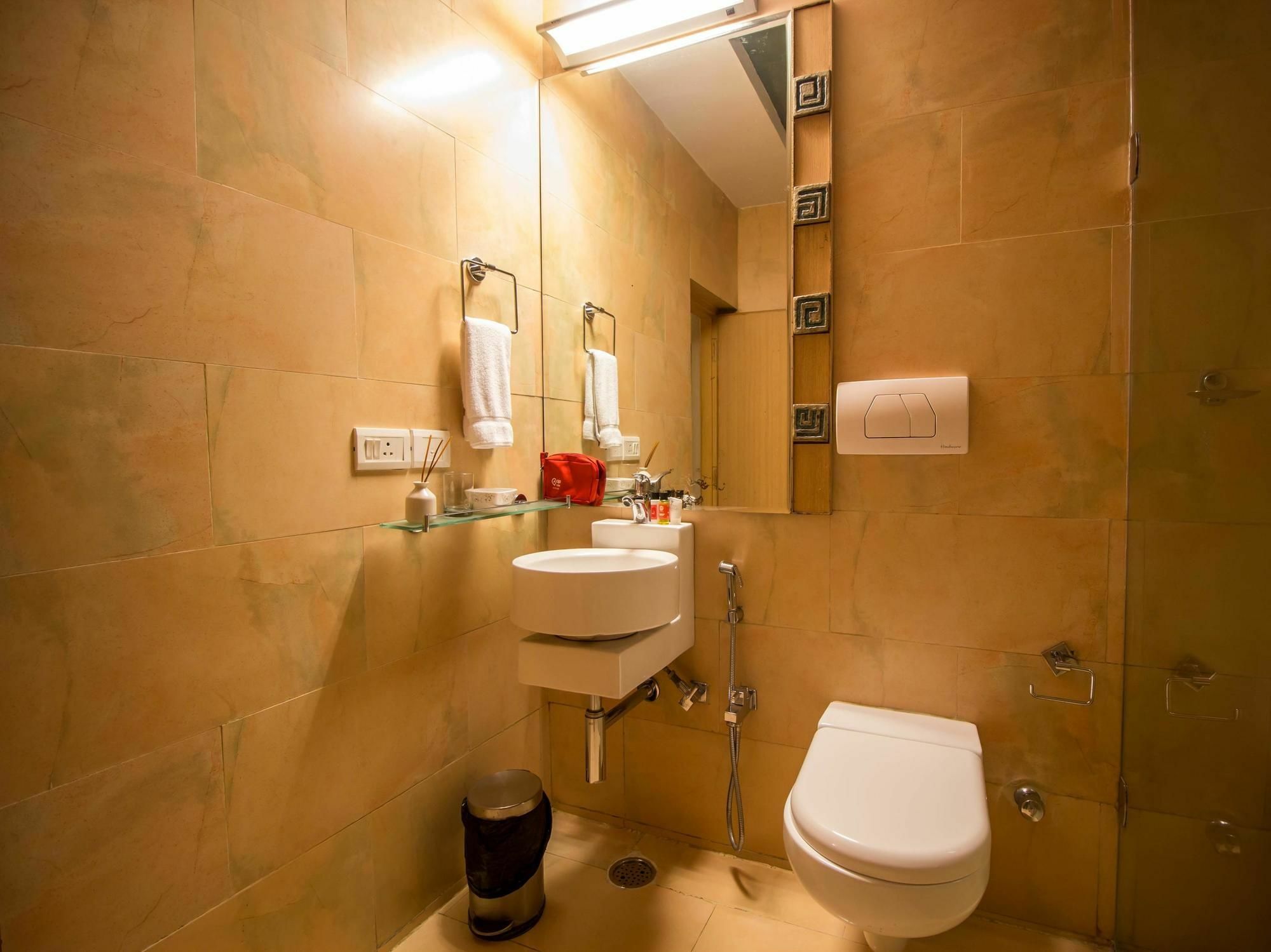 Oyo Apartments Rk Beach Road Visakhapatnam Exterior photo