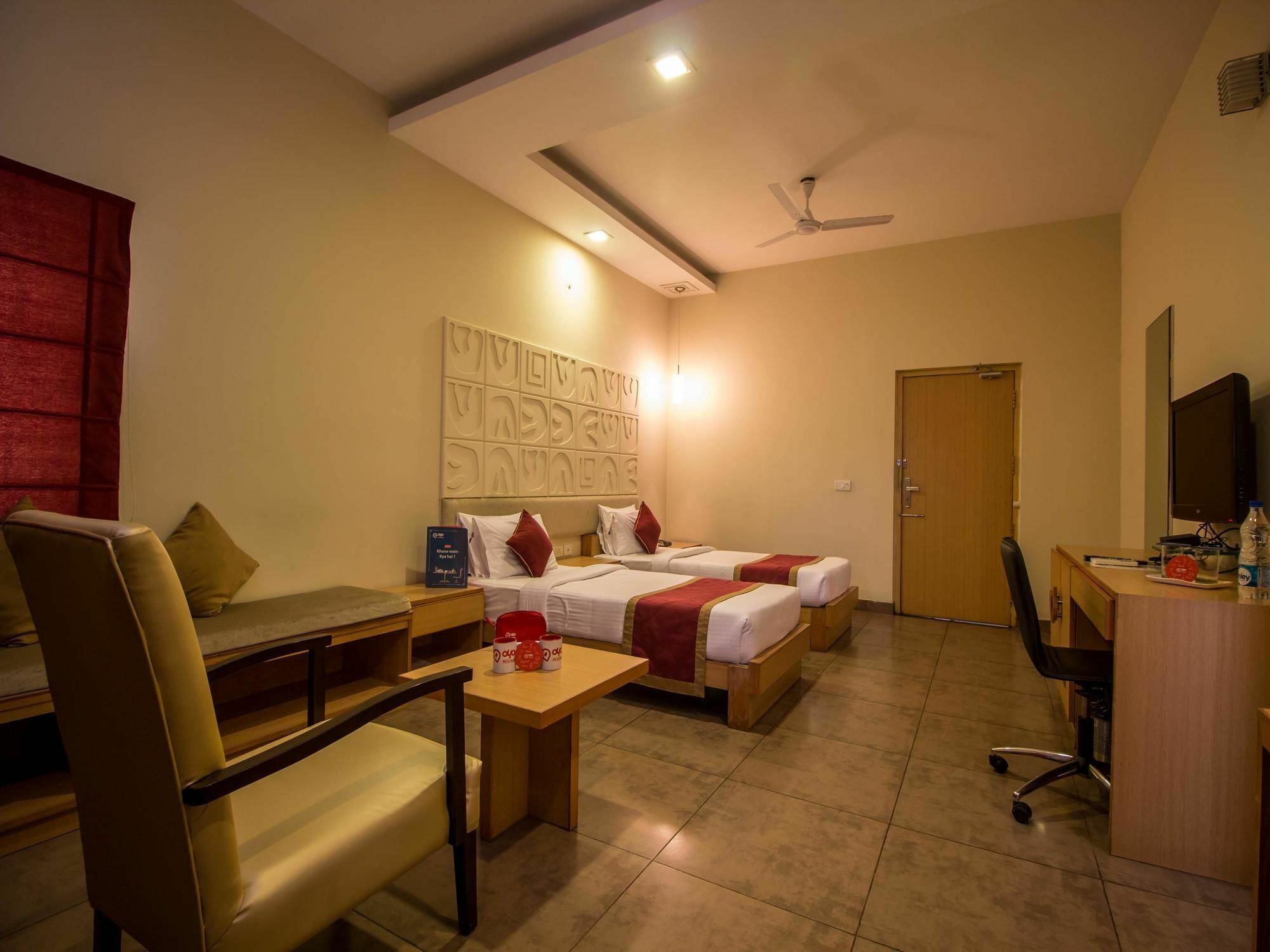 Oyo Apartments Rk Beach Road Visakhapatnam Exterior photo
