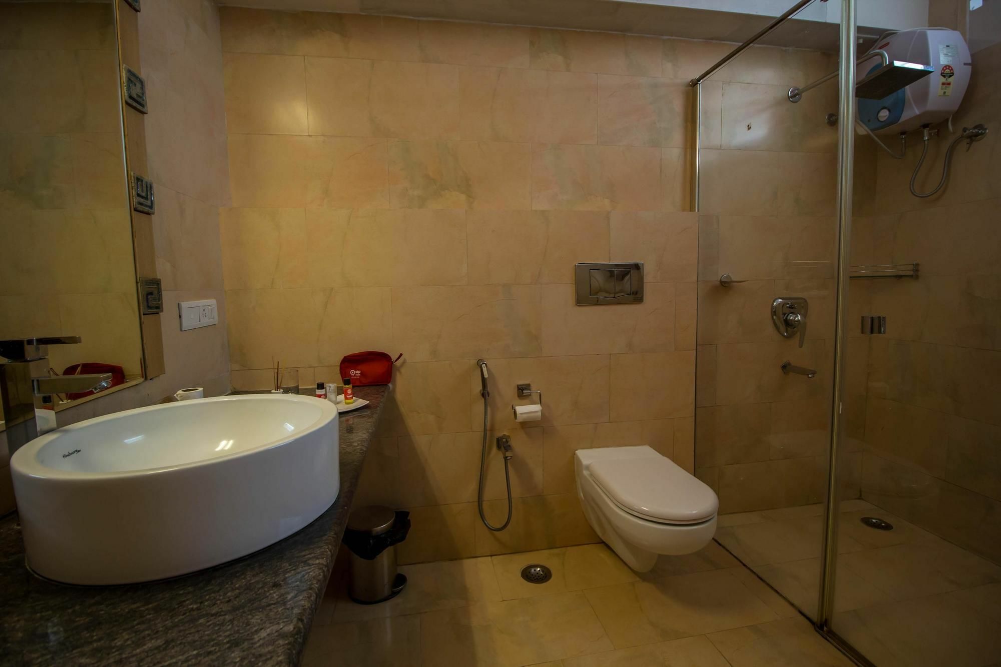 Oyo Apartments Rk Beach Road Visakhapatnam Exterior photo