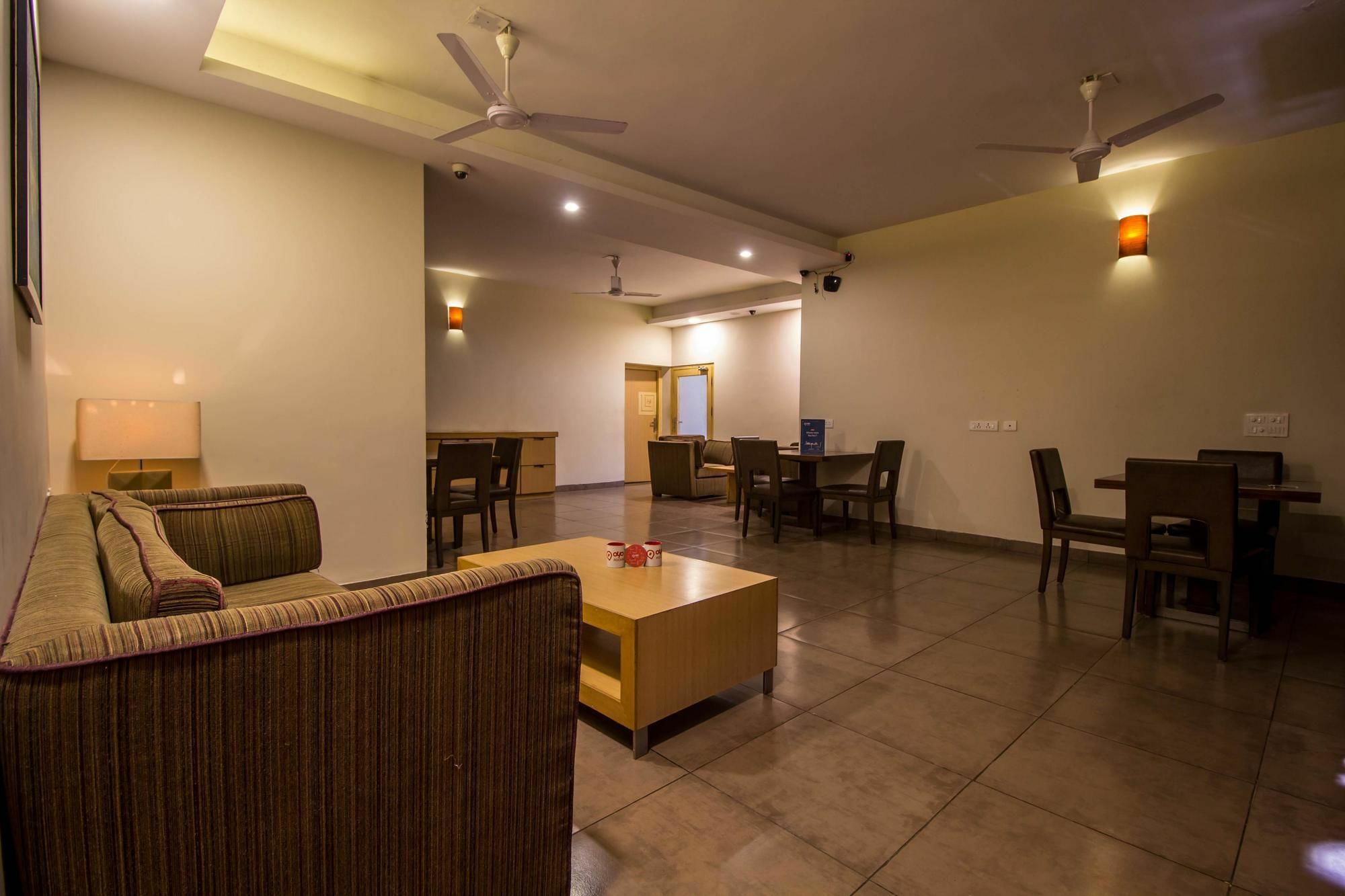 Oyo Apartments Rk Beach Road Visakhapatnam Exterior photo