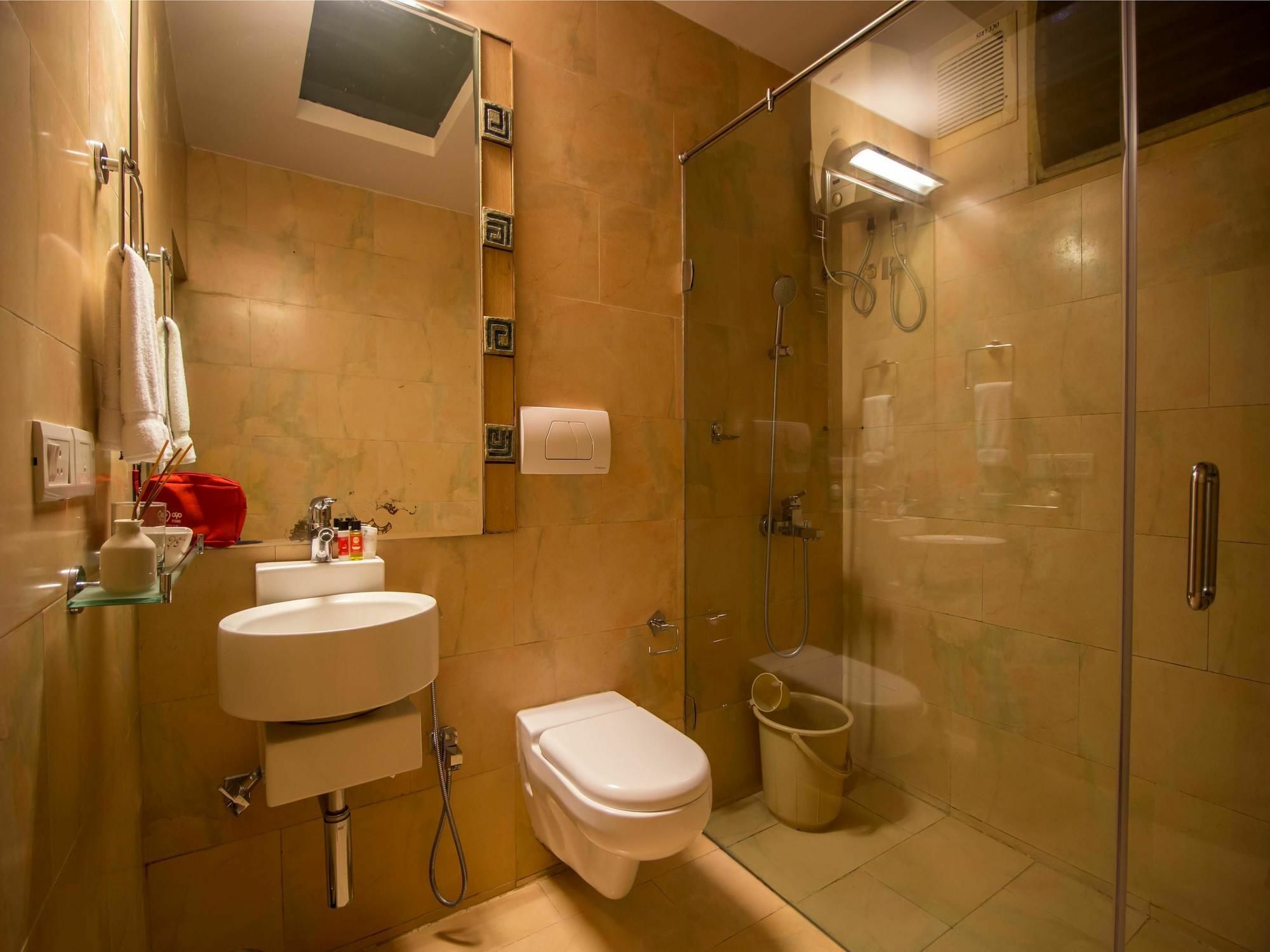 Oyo Apartments Rk Beach Road Visakhapatnam Exterior photo